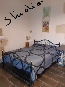 Stay on the upper floor of a mansion and studio - Image 4