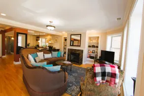 Condo with open concept is a place to call home - Image 5