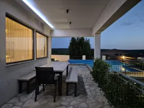 Apartment with a pool in Villa Maslina - Image 5