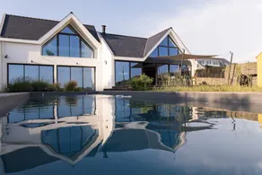 Exclusive oceanfront villa, serenity and design - Image 2