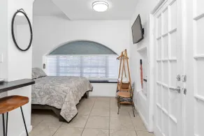 1920s Coral House Studio in Little Havana - Image 2