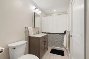 Historic Home, Chic Finish in the Heart of Salem - Image 4