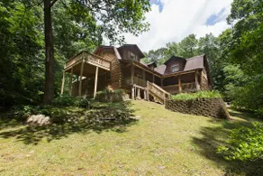 Sleeps 10! Large Hendo Log Cabin, 3 Decks, Dogs Ok - Image 2