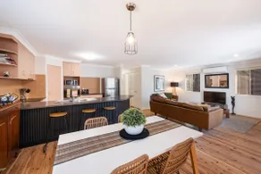 Cottage on Kent - Close to Queen's Park and City - Image 3