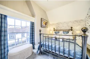 Penthouse On Waterside With River Views, Private Parking & Secluded Hot Tub - Image 3