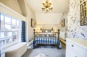 Penthouse On Waterside With River Views, Private Parking & Secluded Hot Tub - Image 4