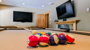 Creekside Chalet: 7-bedroom luxury mountain home - Image 3