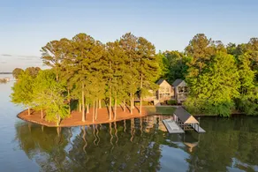 Waterfront paradise w/ large outdoor living area - Image 3