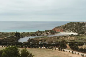 Topdeck at Snelling Beach - Image 4