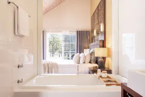 Stylish & Spacious Luxe Villa Lake & Ranges View - Image 2