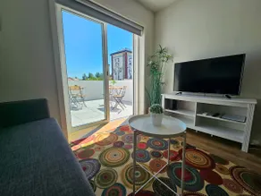 Apartment with a terrace - Image 4