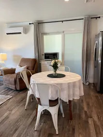 Peach Ave Bedsit - Rural Living near Old Town! - Image 2