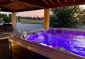 Loire Riverfront Gîte with Spa - Image 4