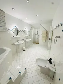 Family Stay Salzburg City | AC | Free Parking - Image 4