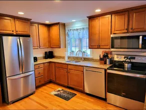Cape Cod Cottage in Sandwich - Image 4