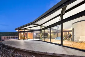 Beekeepers-Ocean Architectural Off-Grid Sanctuary - Image 2