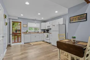 Charming Tiny Cottage in Central Location - Image 4