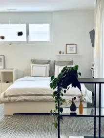 Your stylish lakeside escape - sleeps 2-3 guests - Image 3