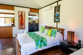 Fare Mahana – Private beach with view of Tahiti - Image 2