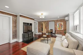 C&J Signature Stays Historic Renovated Apartment - Image 3