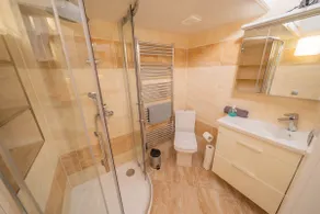 4 Bob's Apartments: 3 bedrooms, King size beds - Image 4