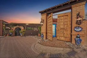 The Dreamers Quarters - Image 2