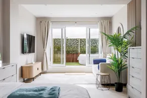 Seaside Escape-Garden, Hot Tub, Sleeps 8 in Style - Image 5