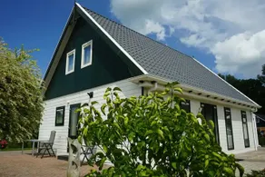 Luxury holiday villa (Water villa) on recreational lake - Image 2