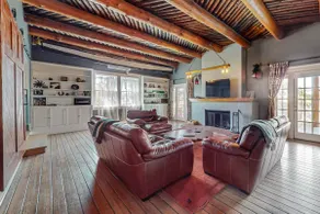 Historic Log Cabin in the Heart of Nob Hill - Image 2