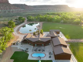 Zion Oasis-Retreat,Reunion,Weddings, pool slps 56 - Image 3