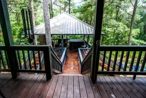 All the things! Prime location, tree house, views - Image 3