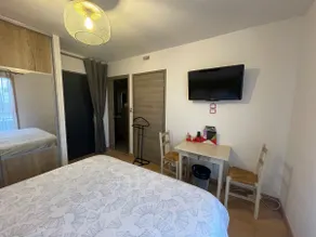 Private accommodation with personal entrance and terrace - Image 4