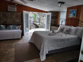 Beautiful Secluded Cottage @Lacey Michele's Castle - Image 2