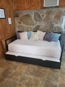 Beautiful Secluded Cottage @Lacey Michele's Castle - Image 3