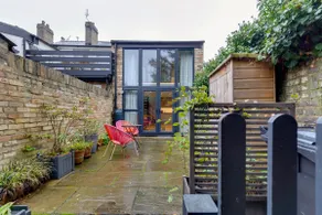 Luxury City centre townhouse with courtyard - Image 4