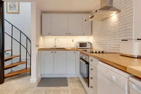 Luxury City centre townhouse with courtyard - Image 5