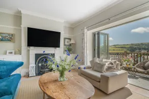 Dorset House, Salcombe, with Free Parking - Image 3