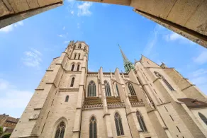 TOP 5 in Dijon: Luxury Suite/Cathedral View - Image 5
