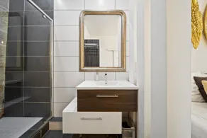TOP 5 in Dijon: Luxury Suite/Cathedral View - Image 3