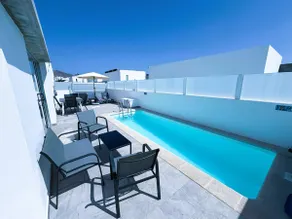 Villa New York: Piscina 30°C garantida, A/C, WiFi rápido e TV premium - Image 4
