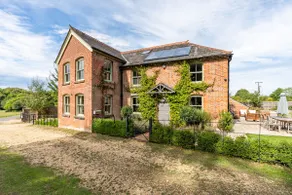 History + Luxury Eco House in The New Forest - Image 2