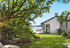 Sydney Harbourfront Boathouse and Studio Escape - Image 4