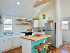 Sunny Cottage: Fire pit, close to biking & walking trails and historic downtown. - Image 4