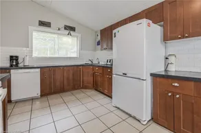Country Oasis in the Village - 4 bed - 2 bath home - Image 4