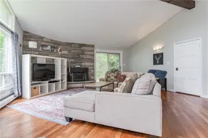 Country Oasis in the Village - 4 bed - 2 bath home - Image 3