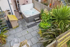 Seaside Beach Apartment HotTub & woodburning fire - Image 3