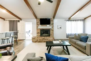 Hub City Hangout | Spacious Retreat, Modern & Cozy - Image 3