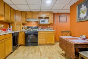 Charming and comfortable. Centrally located. - Image 2
