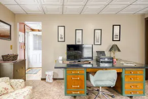 Charming and comfortable. Centrally located. - Image 3