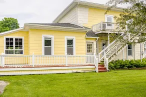 Charming and comfortable. Centrally located. - Image 5